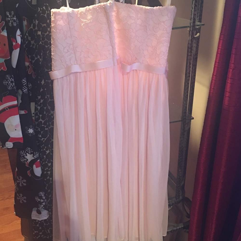 Sleeveless bridal dress